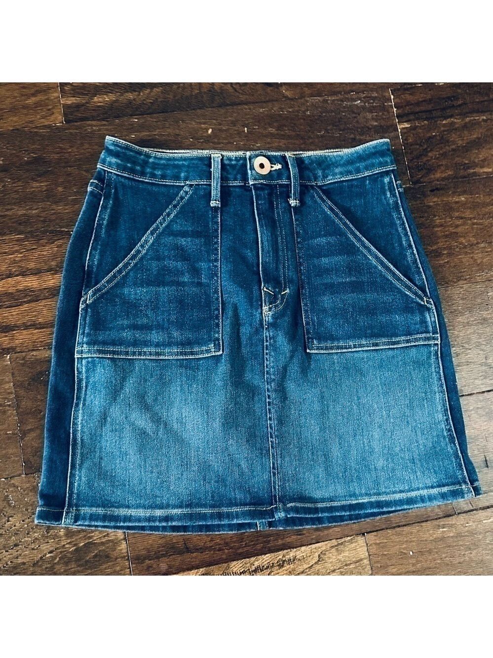 Vineyard Vines- Faded Denim mini skirt-size 25